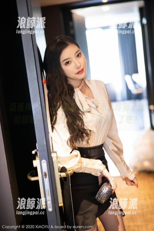 语画界-雅雯 语画界 - 雅雯的高跟鞋,不小心绊到了我的眼球,这私房美图太“诱人”了吧?