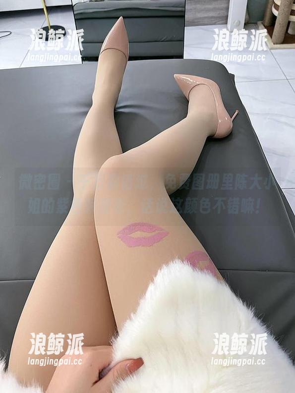 微密圈 - 千万别错过，免费图册里陈大小姐的紫色束身衣，话说这颜色不错嘛！