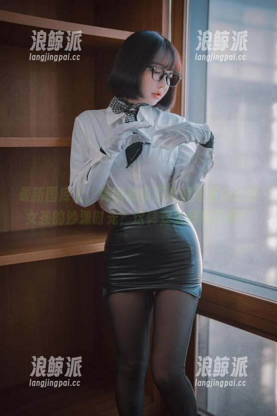 韩国孙乐乐 最新图库上,韩国孙乐乐的假期是办公室女孩的沙滩时光?这转变太好玩了吧!